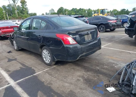 2018 Nissan Versa 1.6 S z USA, uszkodzony, nr VIN 3N1CN7AP7JL832381